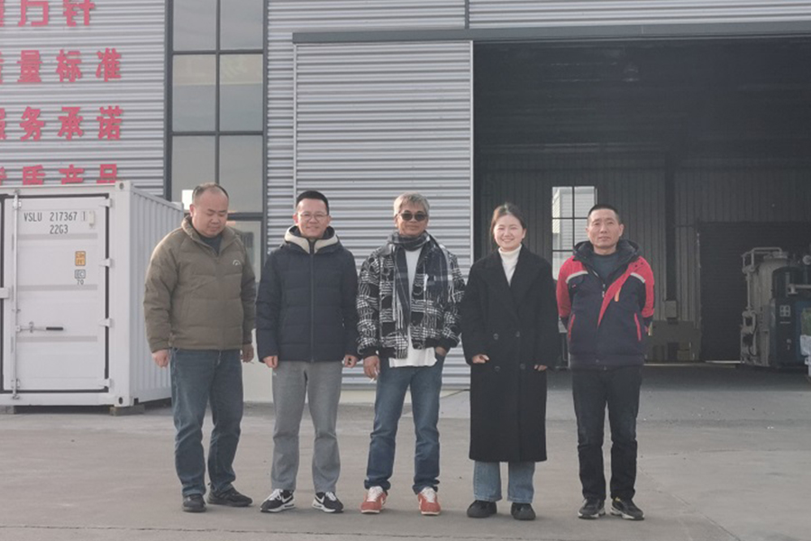 কোট ডি 'আইভায়ারের গ্রাহক কারখানাটি পরিদর্শন করেছেন এবং ঘটনাস্থলে কনটেইনার অক্সিজেন জেনারেটর চুক্তিতে স্বাক্ষর করেছেন